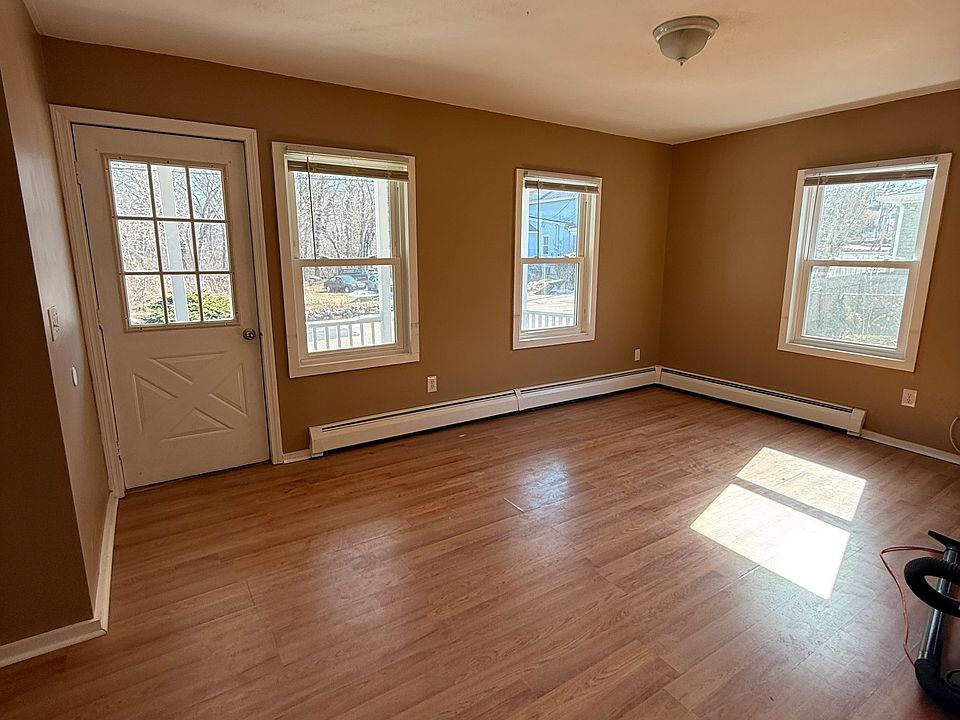 1st image of 20 Buckingham St #1