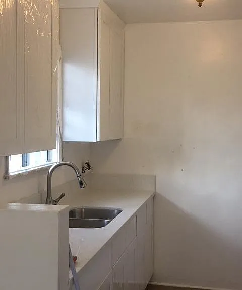 4261 1/2 Garthwaite Ave — Photo 3