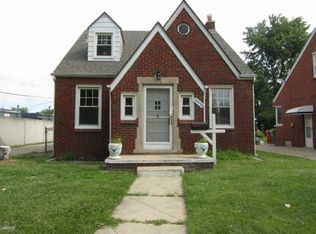 15535 Chestnut Ave, Eastpointe, MI 48021