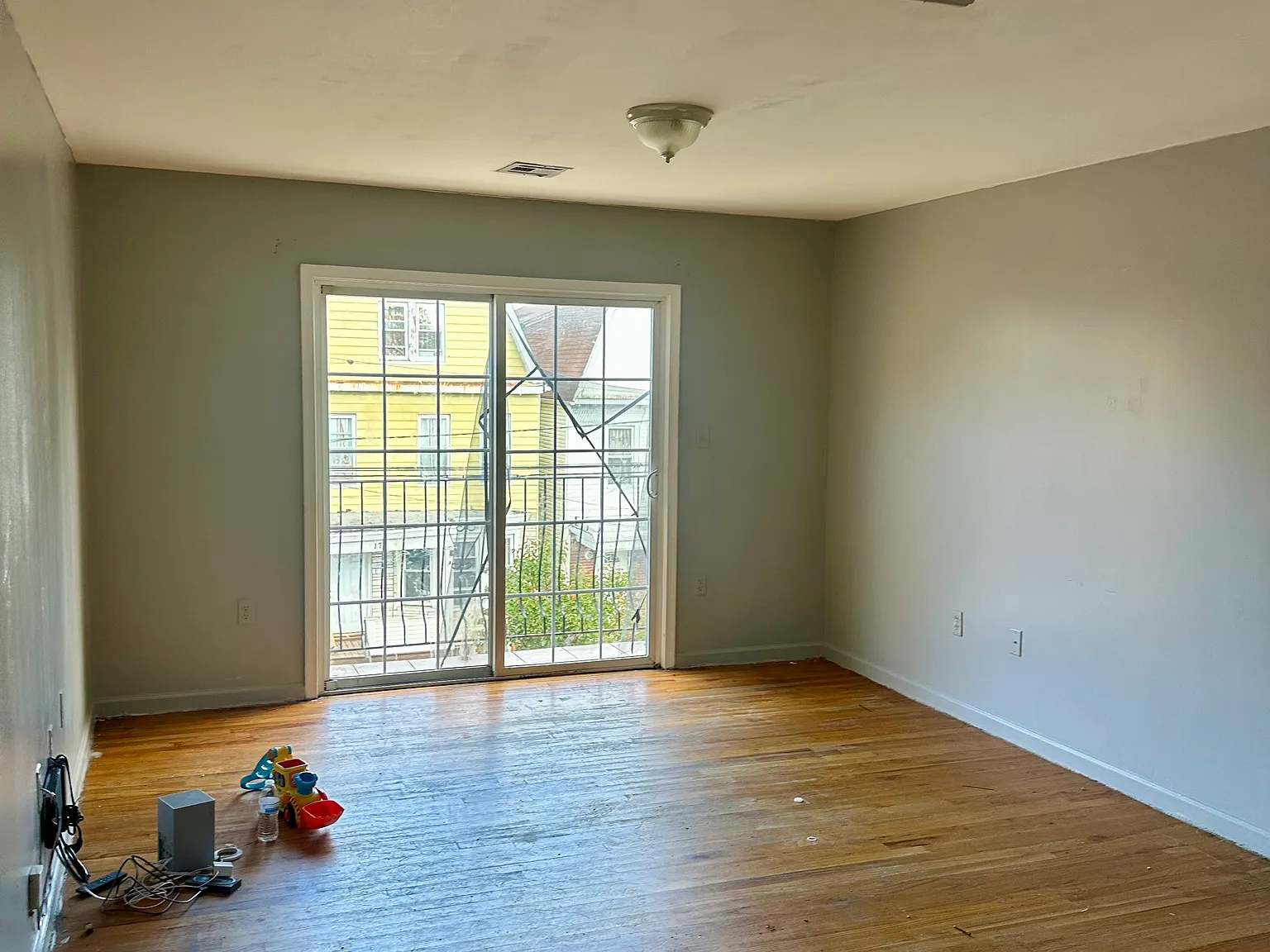 3 bed, $2,500 — Photo 2