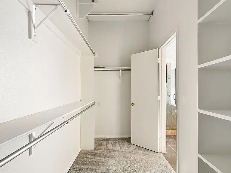 702 Lake Bridge Dr — Photo 15