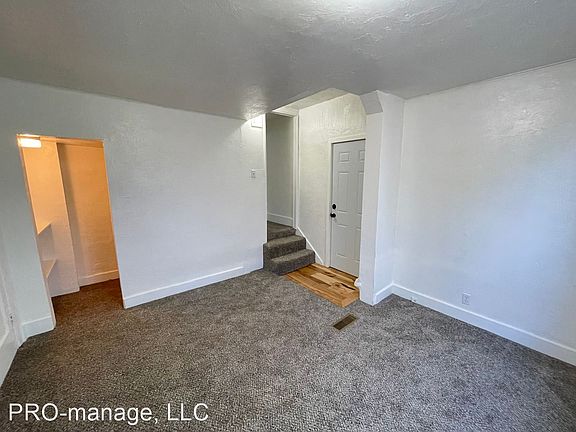 3rd image of 1014 1/2 Blaine Ave