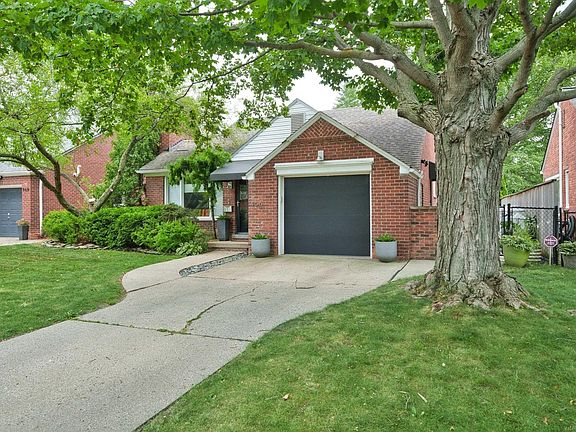 2nd image of 466 Lexington Rd