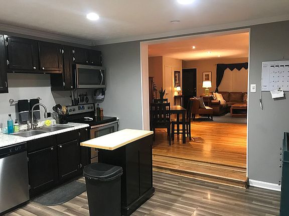 5th image of 132 Emerson Dr