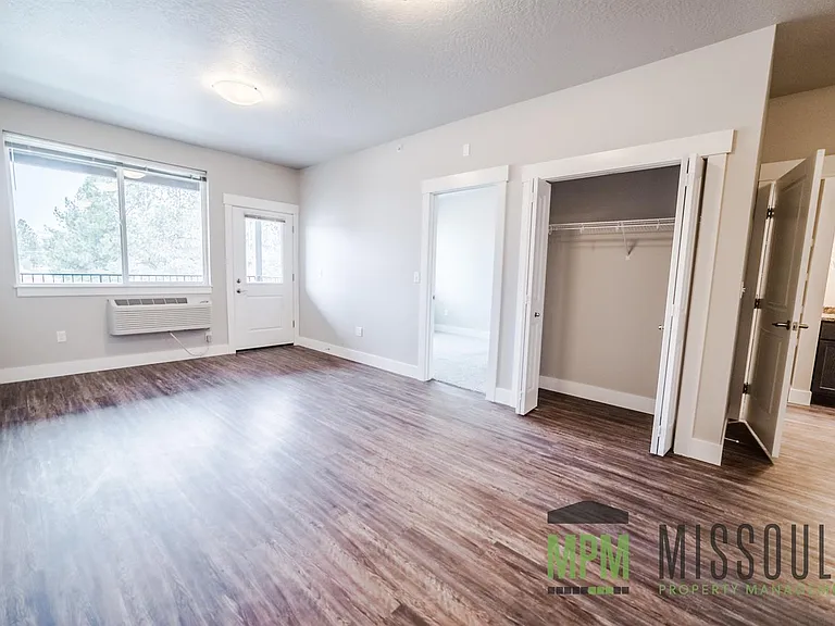 England Blvd. Apartments — Photo 3