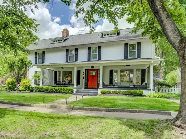 64 Maple St, Chagrin Falls, OH 44022