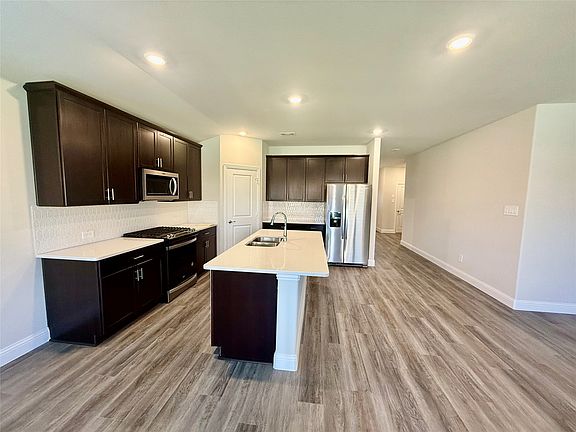 4th image of 659 Briar Dr