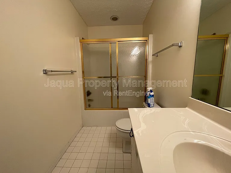 2591 Stratford Dr — Photo 12