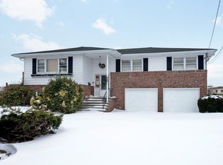 134 Sunset Dr, Sayville, NY 11782