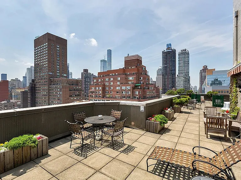 401 E 65th St #9C — Photo 8