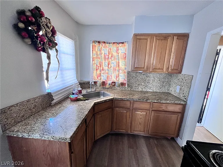 2410 Poplar Ave — Photo 20