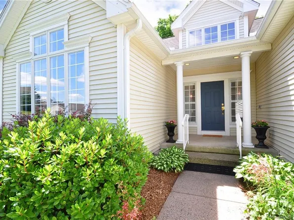 19 Dewberry Way #19, Suffield, CT 06078