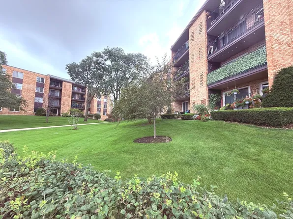 502 W Huntington Commons Rd APT 438, Mount Prospect, IL 60056