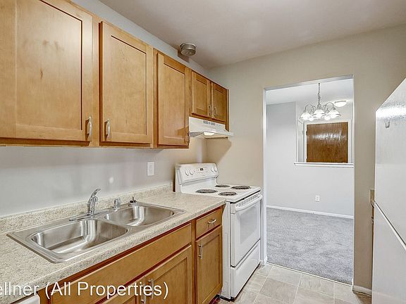 4th image of 745 W Grange Ave #103