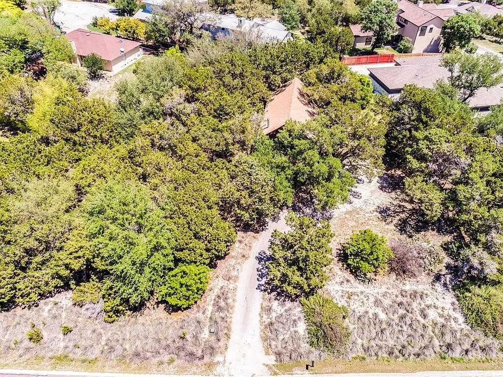 18418 Lakeland Dr — Photo 2