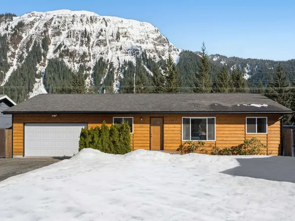 8513 E Valley Ct, Juneau, AK 99801
