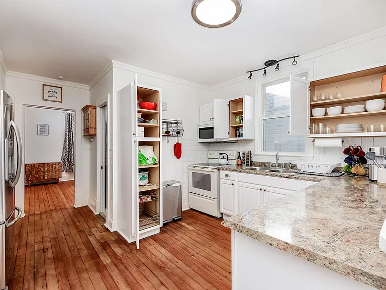 1304 Dammert Ave — Photo 13