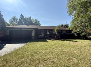 1002 Lilac Ln, Pewaukee, WI 53072