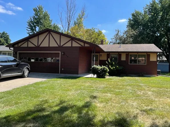 169 Mary Cir, North Mankato, MN 56003