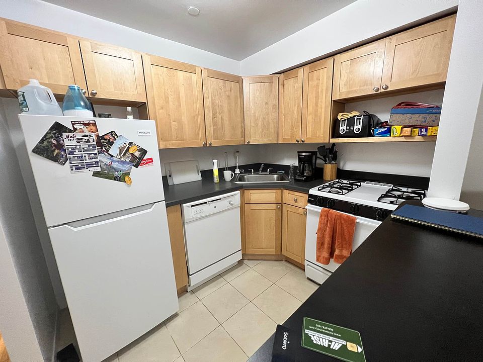 2nd image of 320 E 65th St APT 21