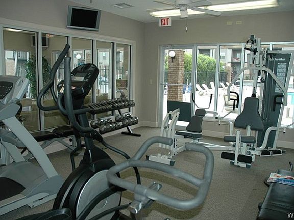 5th image of 2301 Veterans Memorial Pkwy APT 404