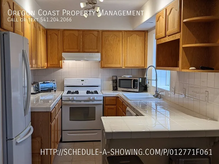 912 SW Bay View Ln — Photo 7