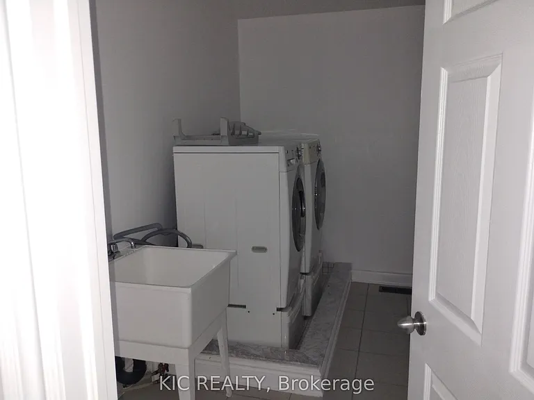 1461 Lormel Gate Ave #UPPER — Photo 16