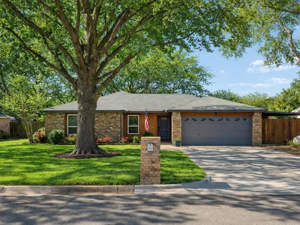 7301 Windcrest Ln, North Richland Hills, TX 76182