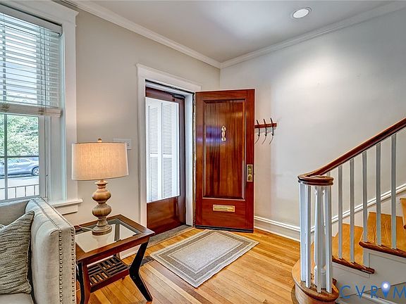 5th image of 2407 Stuart Ave