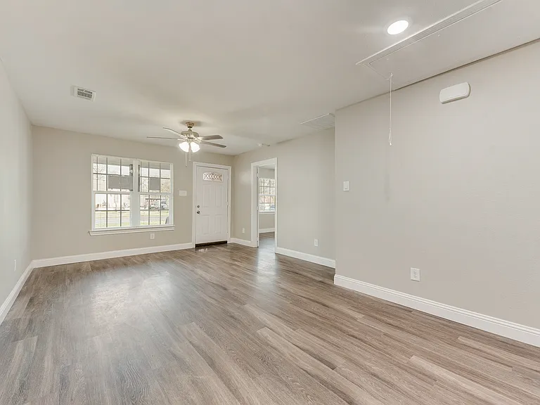 913 Live Oak St #A — Photo 7