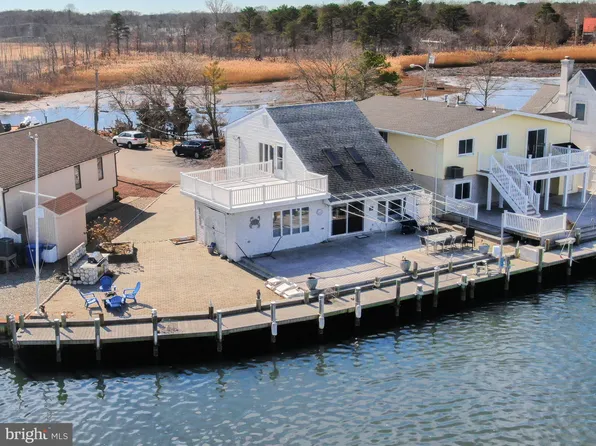 685 Golden Dr, Toms River, NJ 08753