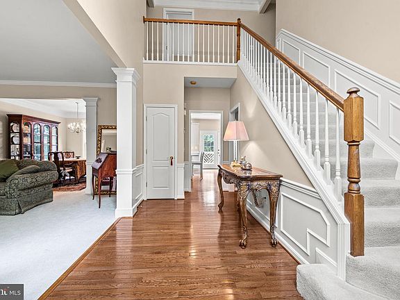4th image of 11 Brook Hill Ct