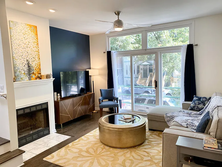 3300 N Kenmore Ave #D — Photo 2