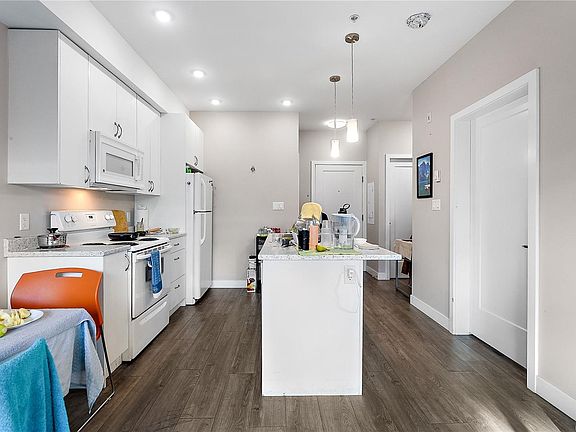4th image of 1018 Inverness Rd #301
