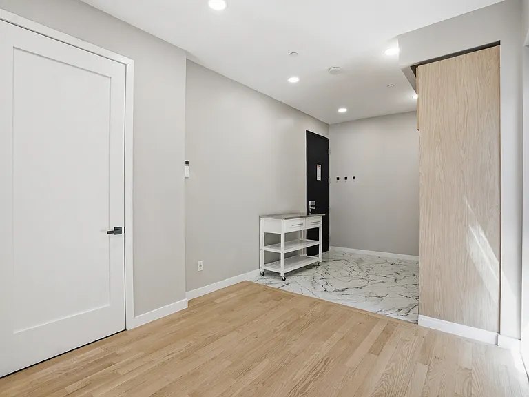 356 E 8th St #101 — Photo 9