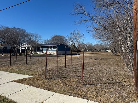3rd image of 831 W Villaret LOT E