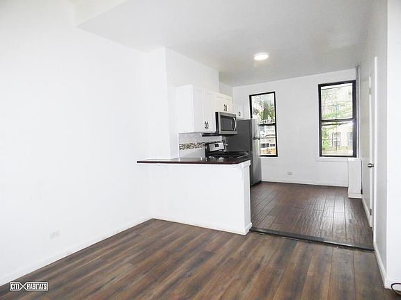 3rd image of 289 Bleecker St APT 1L
