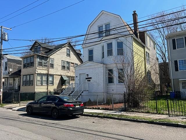 1st image of 84 Ellis Ave Floor 3