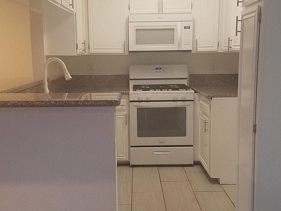 4th image of 11162 Camarillo St APT 206