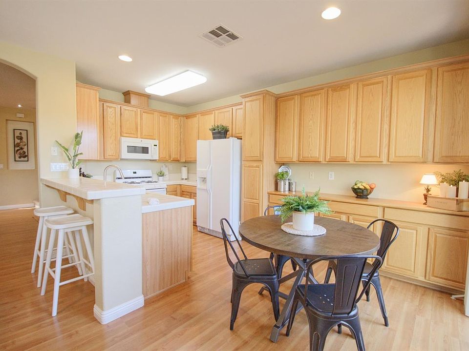 2nd image of 911 Marvin Gardens Way #6