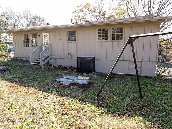 2nd image of 2905 Valley View Cir