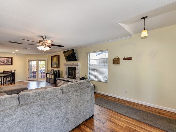4th image of 11 Marty Cir