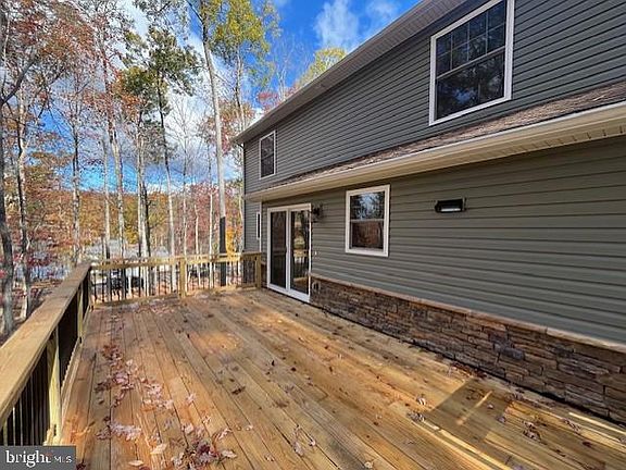 2nd image of 5 Tioga Dr