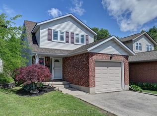 16 Dawn Ridge Dr NE, Kitchener, ON N2N 3J7