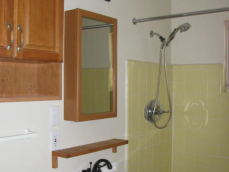 2722 N Warren Ave — Photo 8