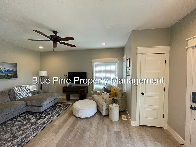 5 bed, 3.0 bath, 2718 sqft, $2,500 — Photo 3