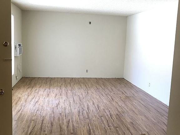 5th image of 10424 Parr Ave APT B
