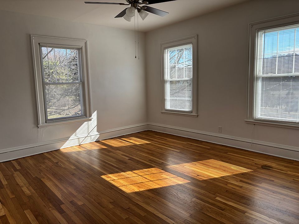 2nd image of 213 Vineyard Ave