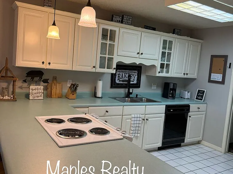 161 Avondale Dr #12 — Photo 3