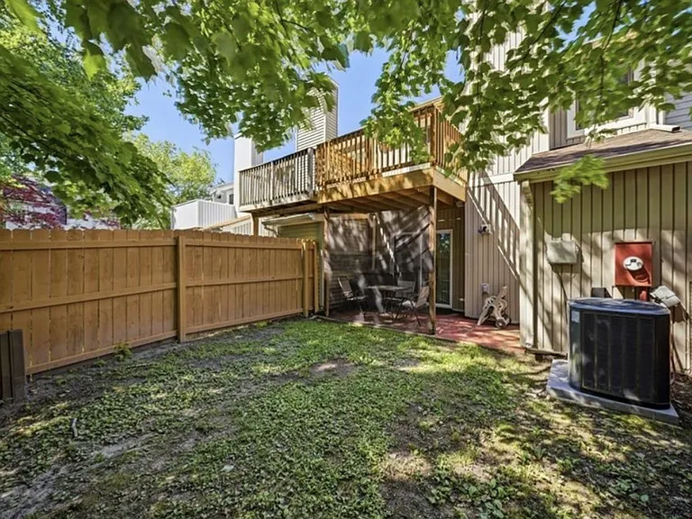 719 Waters Dr — Photo 21